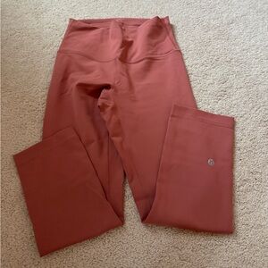 Lululemon wunder under trains